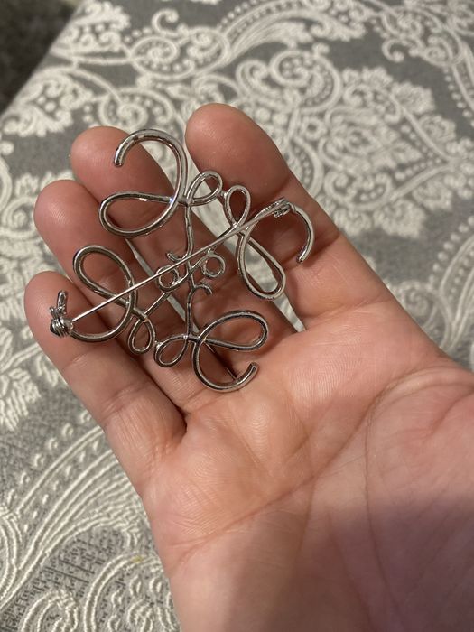 Brosa superba, Loewe