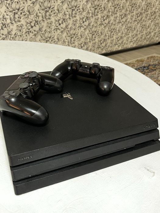 Ps4 слим  1 TB 2 джостик