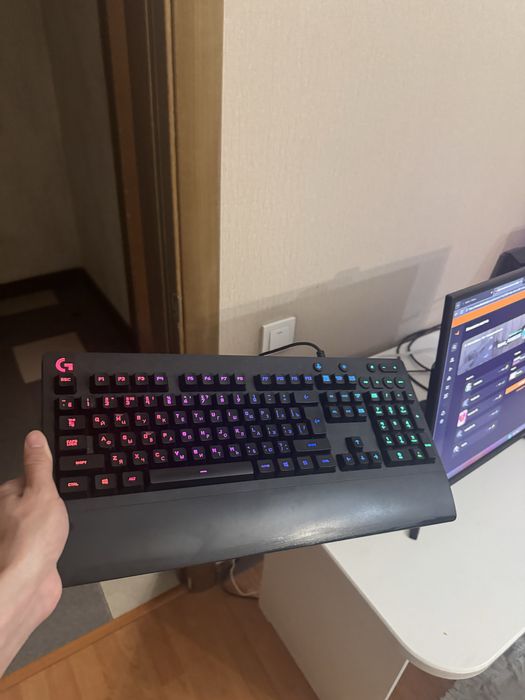 Клавиатура Logitech G213