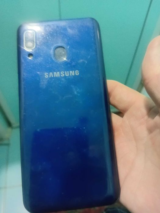 Samsung a 20 экран ишламиди