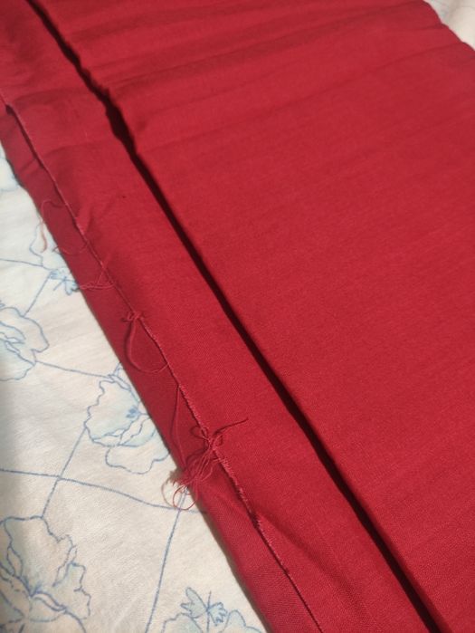 Материал красного цвета х/б