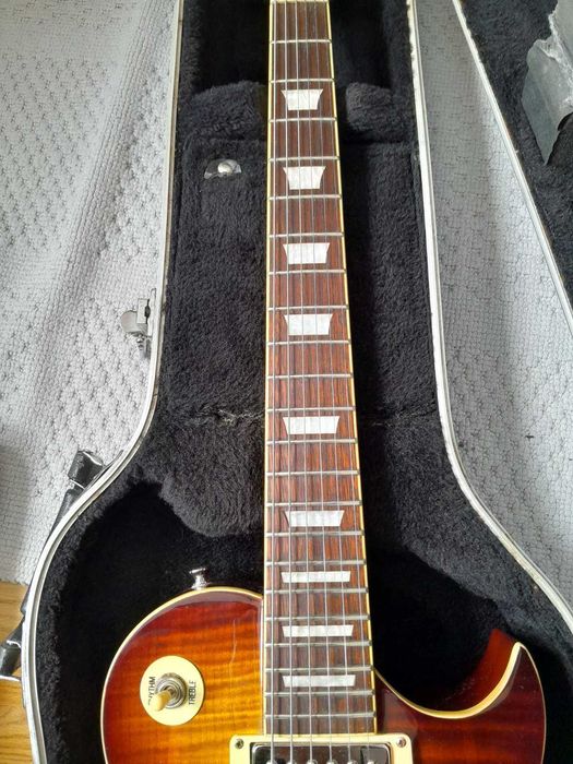 електрическа китара harley benton 550 с куфар