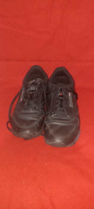 Продавам оригинални маратонки Reebok. Номер 37 ,4

Размер: 37,5 евро (