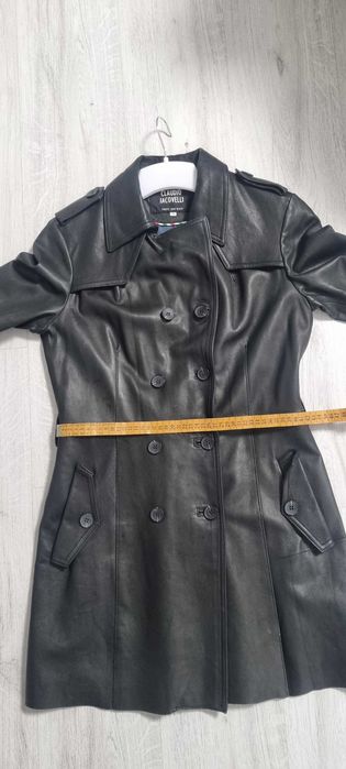 Haina din piele naturala, eleganta si in stare excelenta