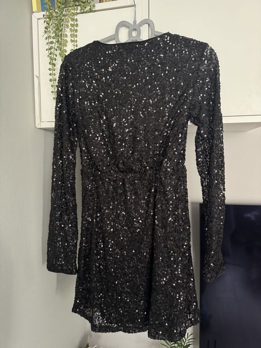 Официална къса рокля с черни пайети лъскава ABOUT YOU