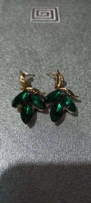 Продам новые серьги.