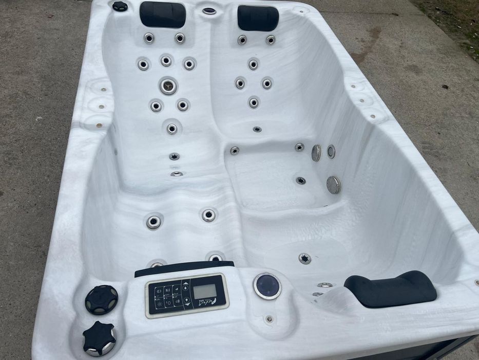 Jacuzzi 3 persoane cadă cu hidromasaj piscină