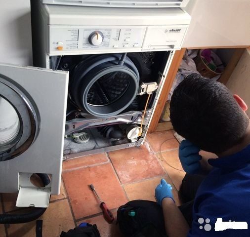 Ремонт холодильников стиральных машин и сплит-систем.