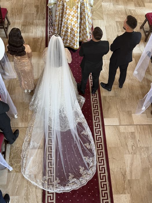 Rochie mireasa cu aplicatii