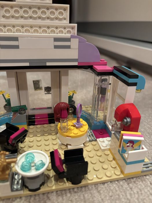 Lego friends salonul