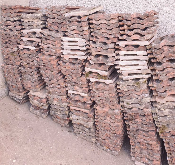 Продавам тухли единички и цигли – много здрави, запазени и изчистени.