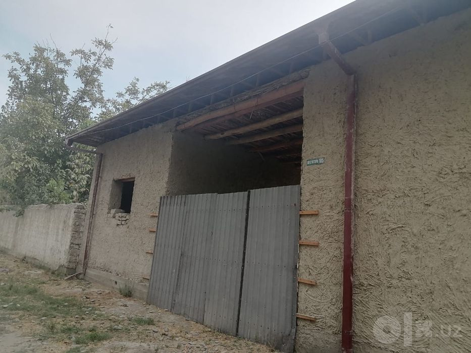 Uy xovli sotiladi