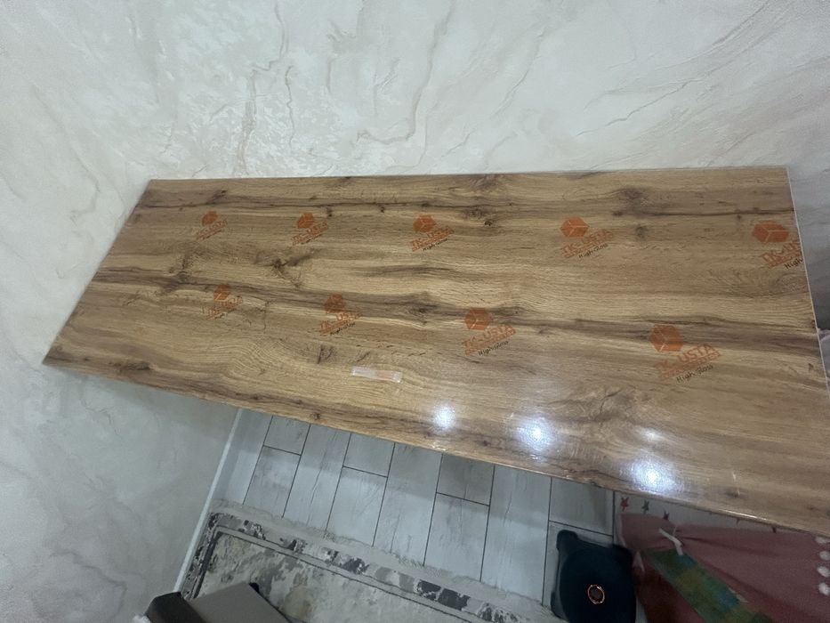 Стол из хорошего дерево