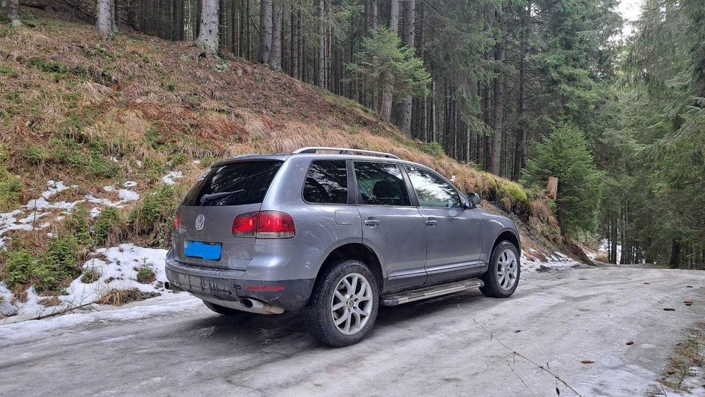 VOLKSWAGEN Touareg