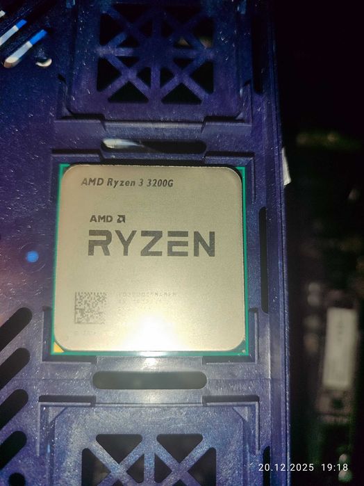 AMD Ryzen 3 3200g cu cooler AMD