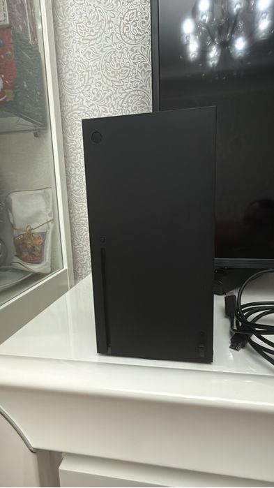 Продам XBOX X , состояние нового