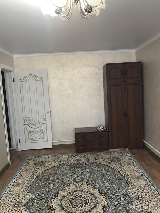 1 мкр 25 үй , 1 бөлме , орта 3 катар