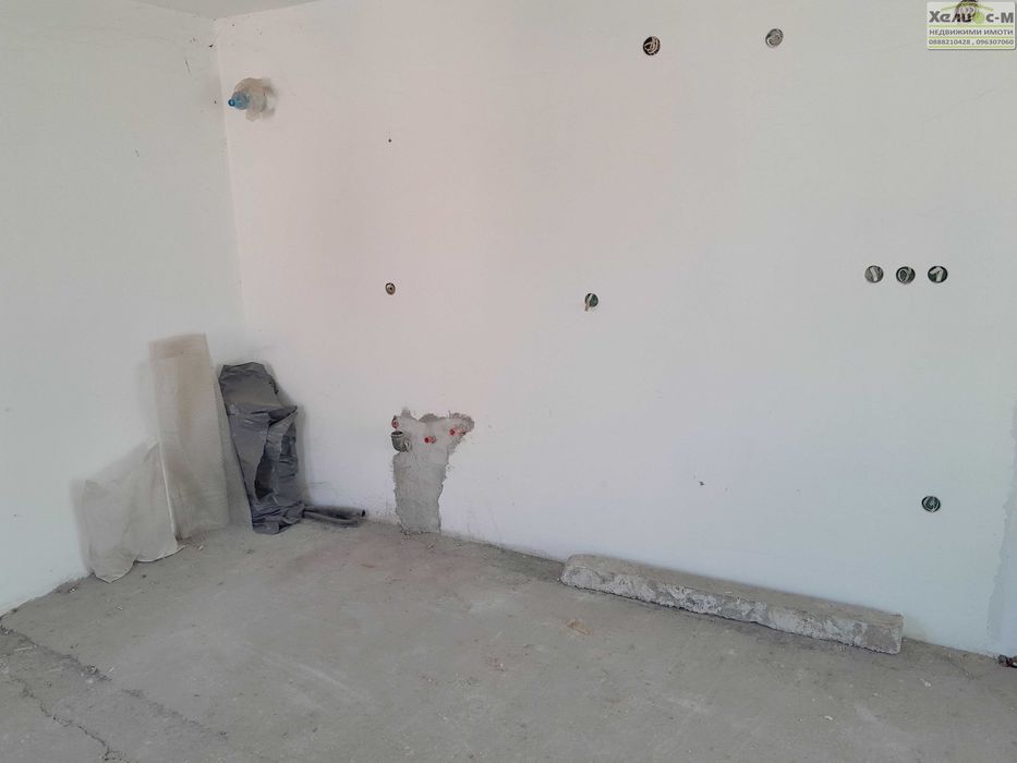 Тристаен апартамент до трето и четвърто училище, гр.Монтана