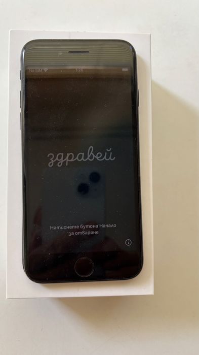 iPhone SE 2020г. 64гб. В прилично състояние, следи от използване.