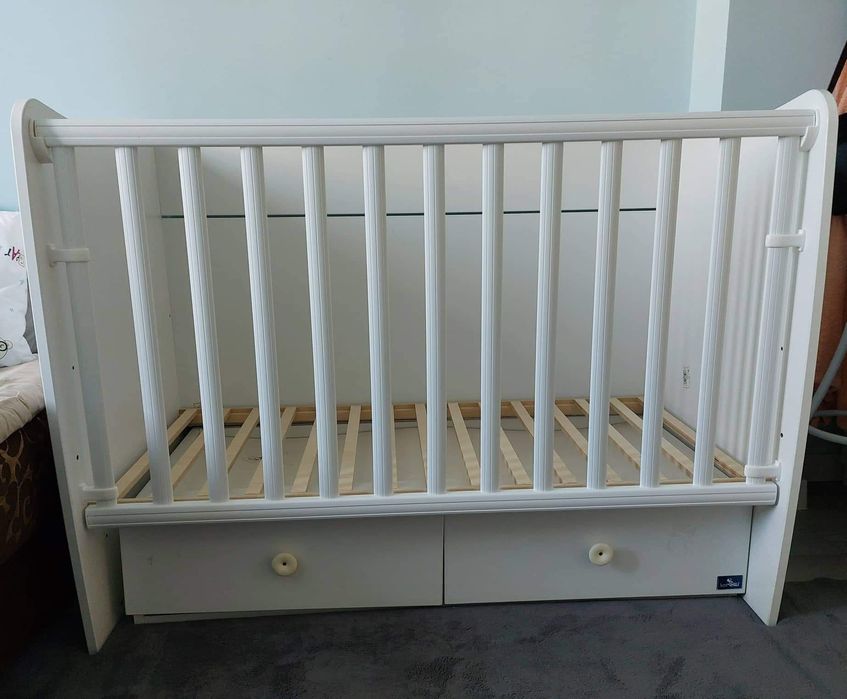 Продавам детска кошара в отлично състояние