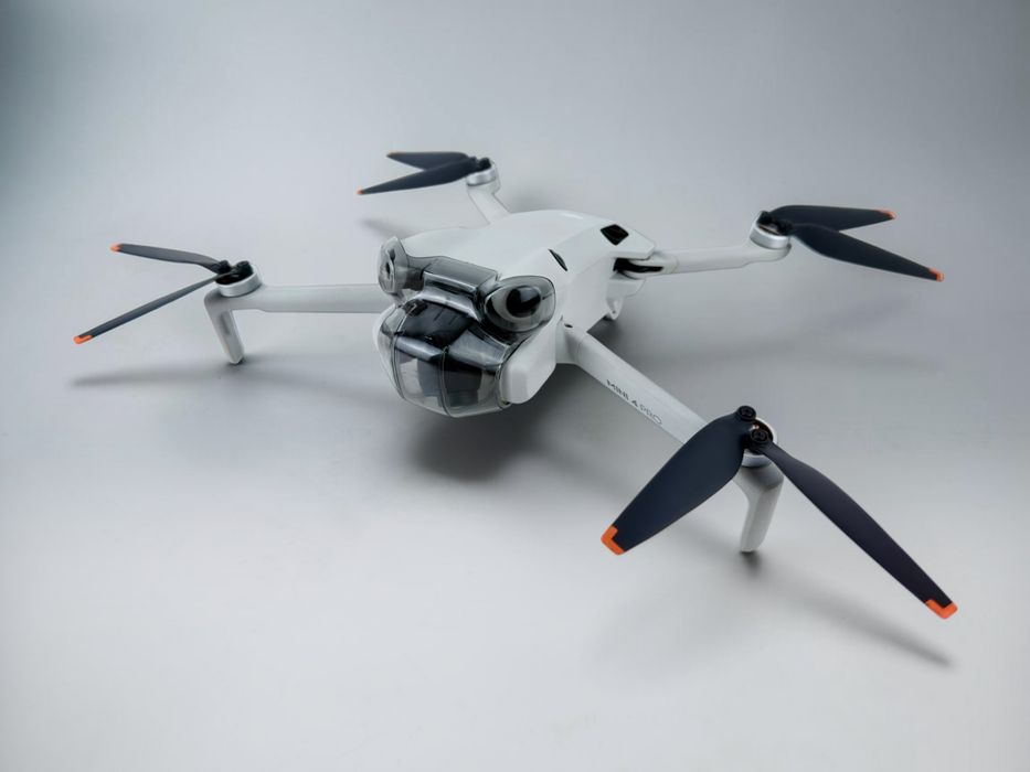 Дрон DJI Mini 4 Pro + Контролер DJI RC 2 Перфектни! Гаранция!