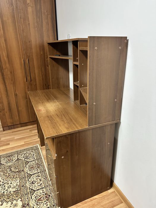Продаю стол компьютерный.
