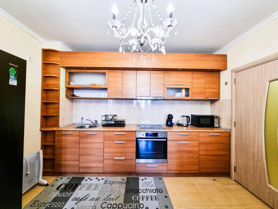 Дава се под наем Тристаен апартамент в Бургас, Зорница - 104 кв.м за 1020 € - Снимка #2