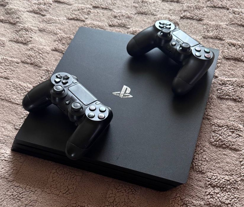 Продаю ps 4 pro на 1 тб