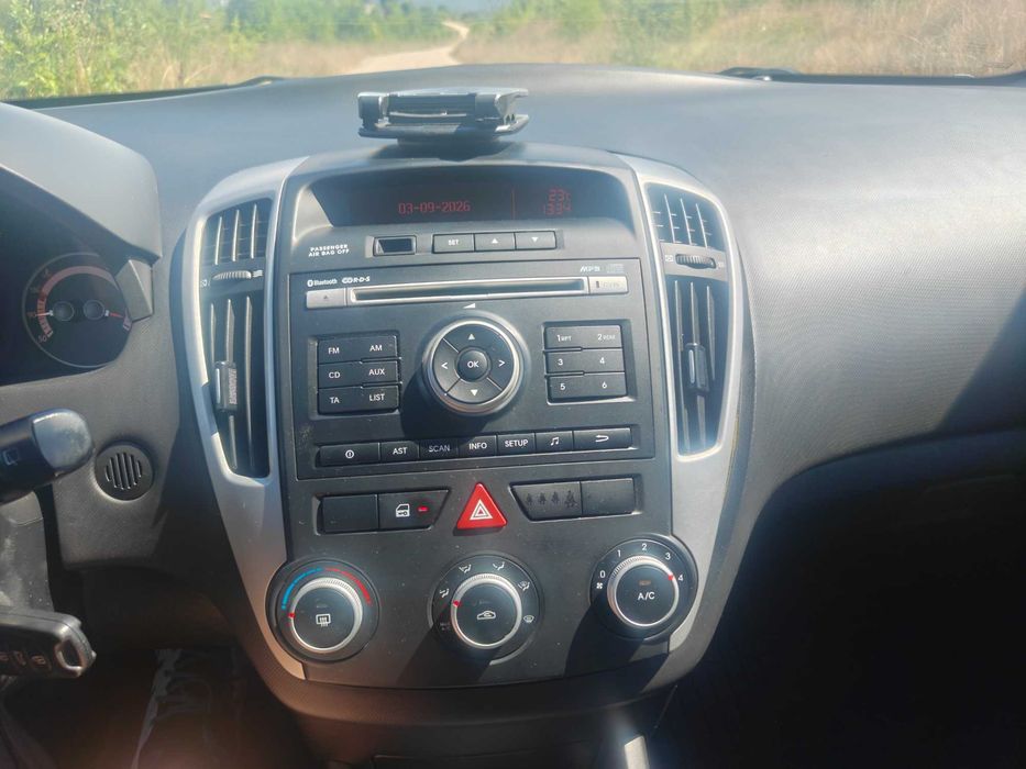 Автомобил Киа Сийд 1.6 i
