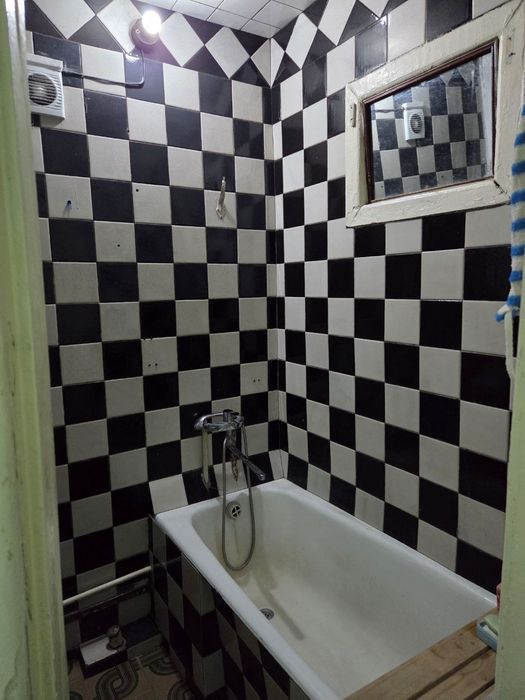 Чиланзар 23, 42м2 , Кирпичный  дом, 1/4/5, Балкон 2х6