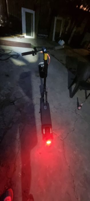 Este in garanție  vând xiaomi scoot 5 max