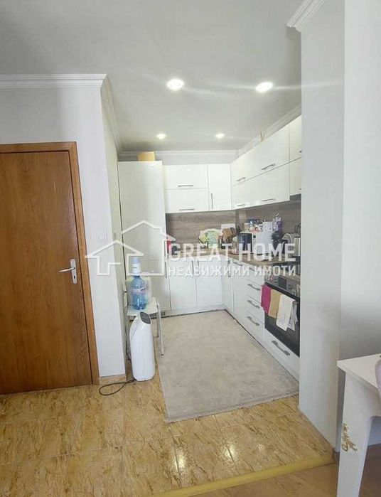 Дава се под наем Тристаен апартамент в Търговище, Център - 65 кв.м за 306 € - Снимка #2