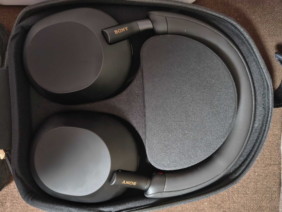 Безжични слушалки Sony WH-1000XM5B ЧИСТО НОВИ