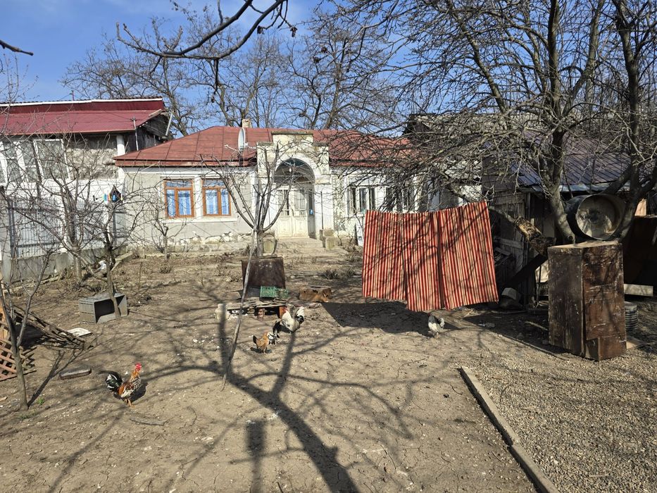 Casa  și teren de vânzare