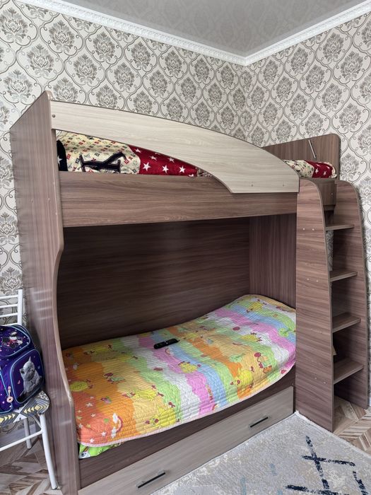 Продаю двухэтажный кровать