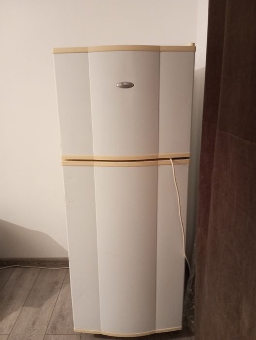 Продается 2х камерный холодильник