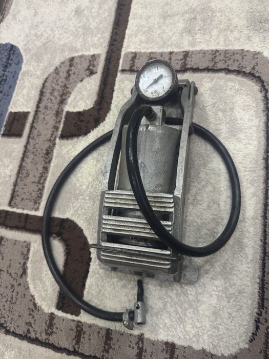 Насос для авто в отличном состоянии можно договорится цена 700000