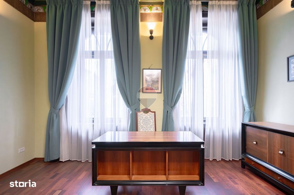 Apartament cu 3 camere de vânzare în zona Centrul Istoric