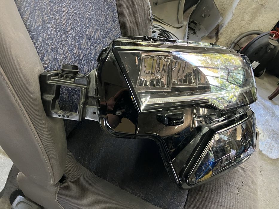 Ляв фар за Skoda Karoq Шкода Карок 2021г-