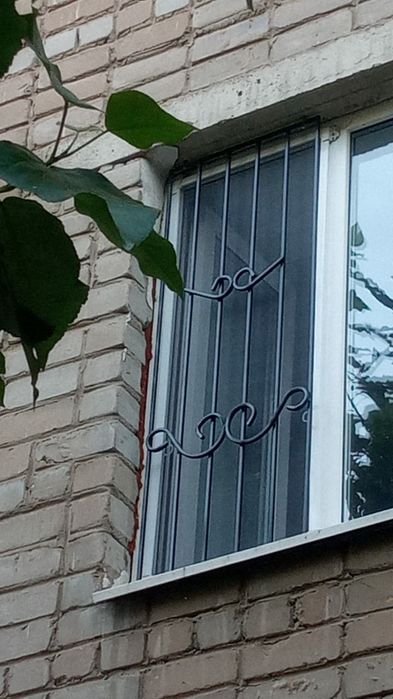 Решётки на окна.