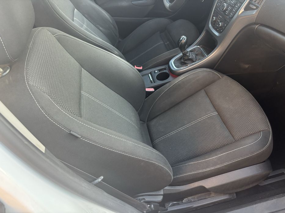 Dezmembrez Opel Astra j   Facelift Turbo benzina 1.4 16 v an 2015