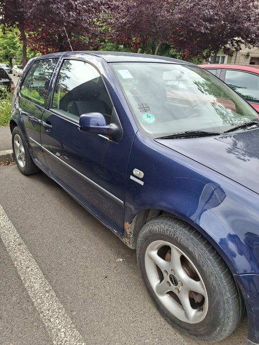 VOLKSWAGEN Golf 2000