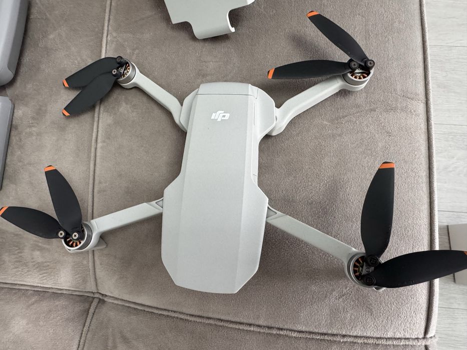 Dronă DJI Mini 2 Fly More Combo – Stare Impecabilă, doar testata , Pachet Complet + Filtre