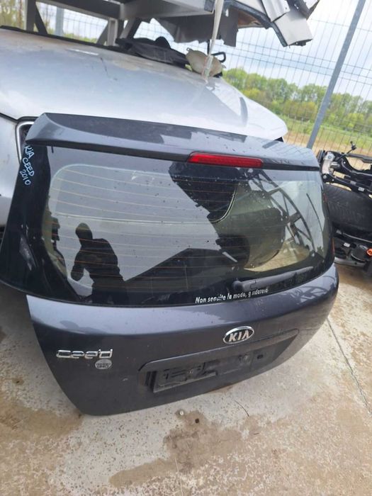 Врата багажник Kia Ceed hatchback / Киа Сийд хечбек 2008г.