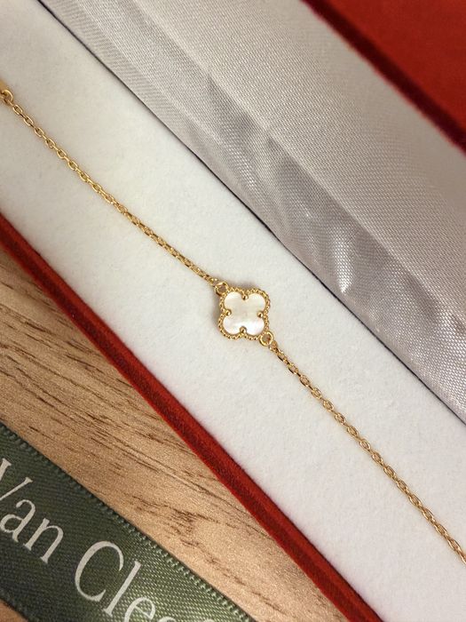 Гривна Van Cleef & Arpels VCA