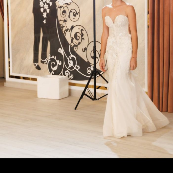 Vând 2 rochii de mireasa