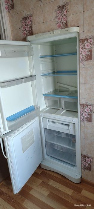 Холодильник indesit