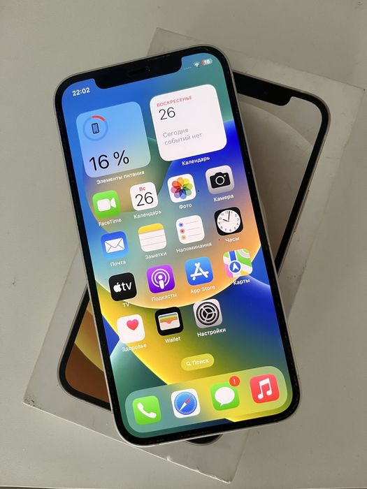 iPhone 12 в идеальном состоянии