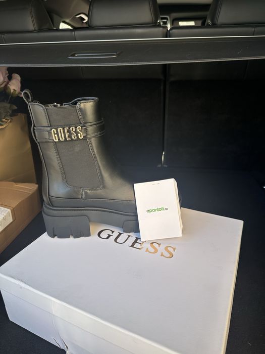 Vand botine noi Guess
