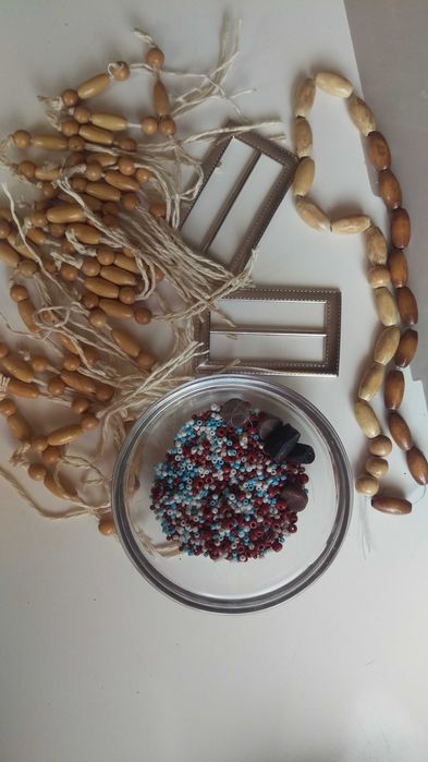 Гердан дървен с мънисто диаметър 28 мм Бижута